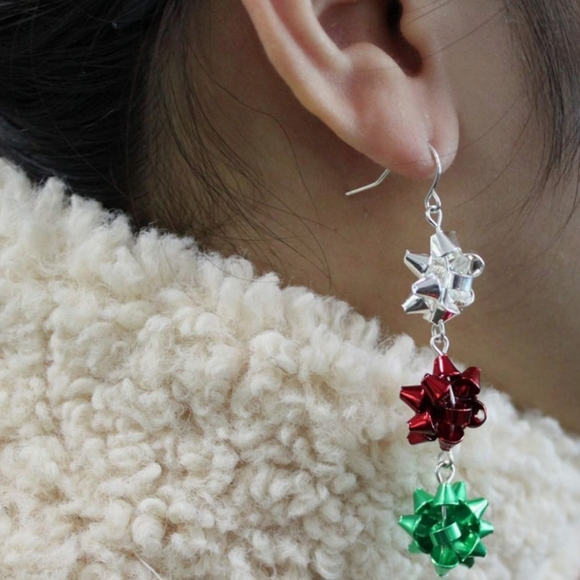 I'll Try & Restock Christmas Bow Earrings Tiered Bow Earrings Silver Red Green - Picture 3 of 6